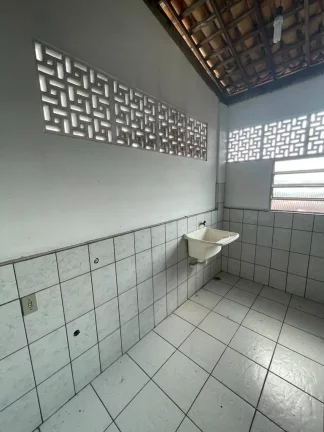 Imagem Casa de 1º andar à venda próximo à Unit do centro - Ótimo investimento!