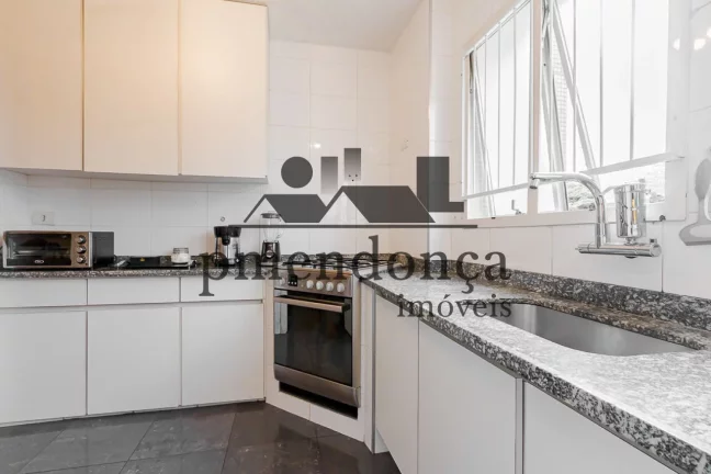 Imagem Apartamento andar baixo na Vila Madalena com 104m², 3 quartos ( 1 suíte) e 1 vaga.
