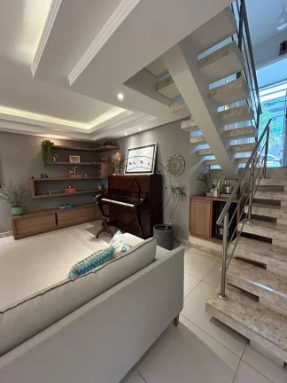 Imagem Casa Ampla em Condomínio de Alto Padrão em Valinhos com 3 Suítes e Sala de Cinema Exclusiva!