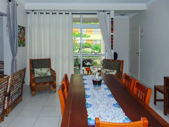 Imagem Pitangueiras - Uma quadra do mar - Totalmente reformado e decorado - Garagem no prédio - Serviço de praia.