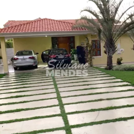 Excelente casa 280 m² com piscina no condomínio Vivendas do Lago