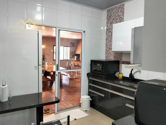 Imagem Imperdível: Casa à venda em Foz do Iguaçu-PR, bairro Jardim Bandeirantes, 3 quartos, 2 salas, 2 banheiros, 3 vagas, 142,39 m².