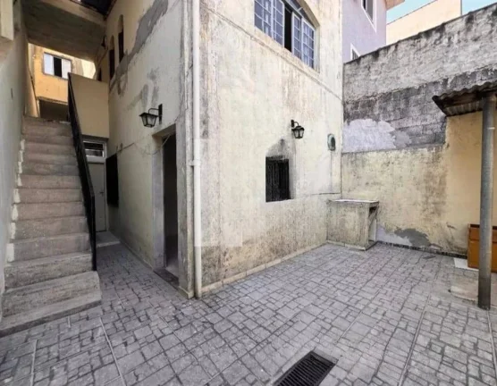 Imagem Casa para Alugar com 55mts, quintal no Jardim Rina