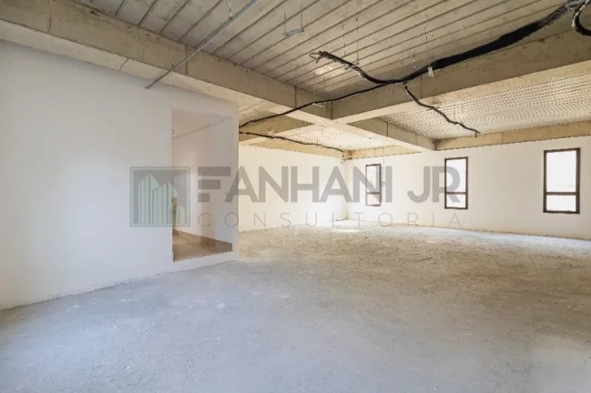 Imagem Imóvel comercial de prestígio no coração do Jardim Paulista: 10 salas, 10 banheiros, 700m² em São Paulo-SP!