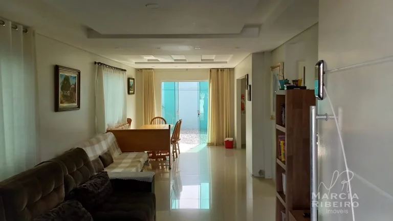 Imagem Casa com 3 dormitórios bairro Ingleses do Rio Vermelho