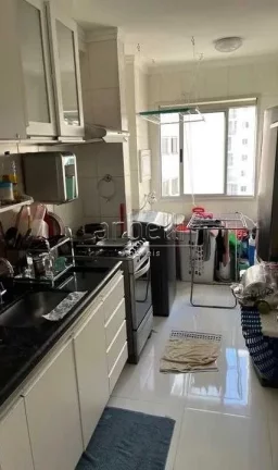 Imagem Apartamento com 54 M², 2 dormitórios, sala, 1 banheiro, área de serviços, cozinha, sacada e 1 va...