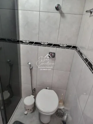 Imagem Apartamento com locação sem garantia frente mar Tombo com lazer: 2 salas, 2 banheiros, 1 vaga de garagem, 78m².