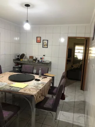 Imagem Sobrado Vila Alpina - 250 m² - 4 Dormitórios - 1 Suíte - Quintal com churrasqueira - 2 Vagas - Portão eletrônico.