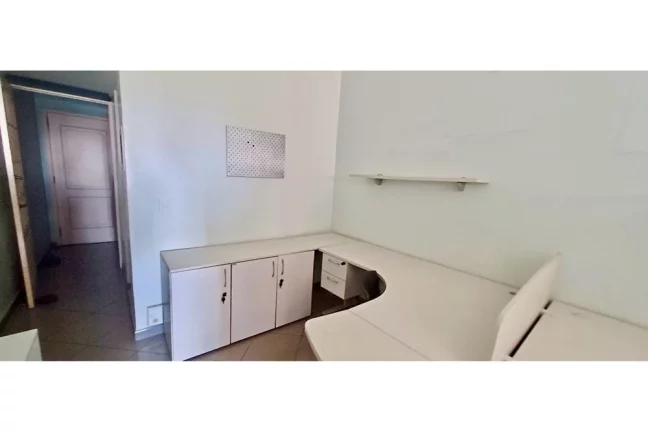 Imagem Sala comercial de 33m² com VAGA a venda ao lado do metro Cinelândia, mobiliada e pronta para uso.