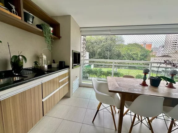 Imagem ASTÚRIAS - ALTO PADRÃO NA SEGUNDA QUADRA DA PRAIA, MARAVILHOSO APARTAMENTO COM 134 M² ÚTEIS, MAGNÍFICA ÁREA DE LAZER, 01 VAGAS DE GARAGEM NO PRÉDIO.