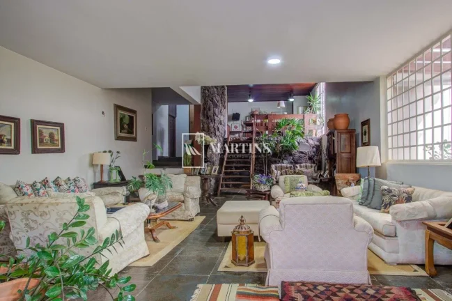 Imagem Excelente oportunidade para adquirir uma casa no Laogo Sul, em Brasília. Localizada na QL 4 Conjunt...