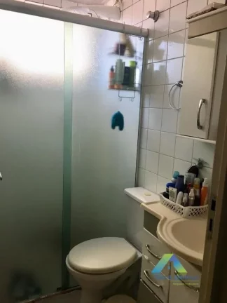 Imagem Lindo apartamento todo reformado com ótima localização próximo a Comércios e fácil acesso a transportes publico.