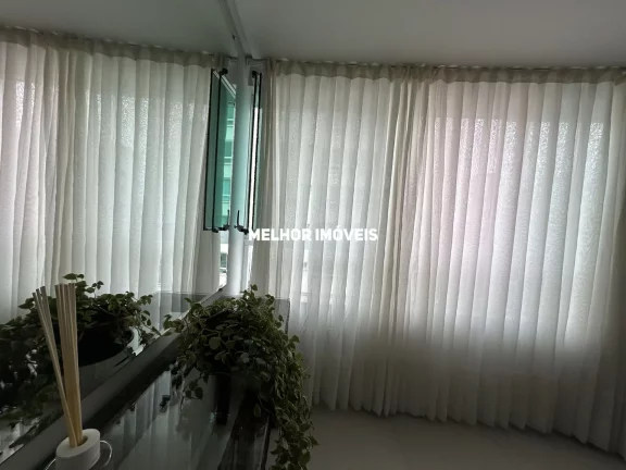 Imagem Apartamento á venda com 3 dormitórios e 3 vagas de garagem localizado no Centro de Balneário Camboriú.