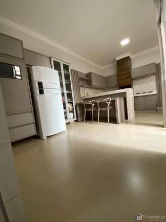 Imagem Casa à Venda no Centro de Guimarânia-MG | 3 Quartos, Suíte, Escritório e 2 Cozinhas – R$ 550 Mil