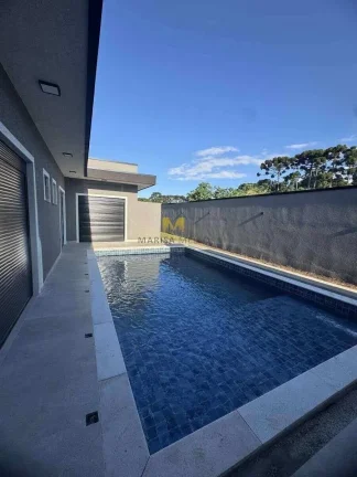 Imagem Casa de Alto Padrãoà venda, com píscina 2 suítes no Centro de Piraquara