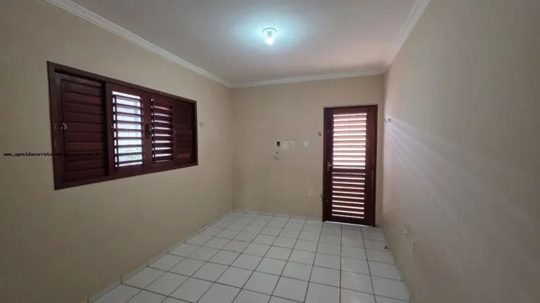 Imagem Casa para Venda em Parnamirim, Nova Parnamirim, 3 dormitórios, 1 suíte, 2 banheiros, 2 vagas