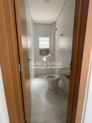 Imagem Sobreposta baixa, em condomínio, próximo a praia