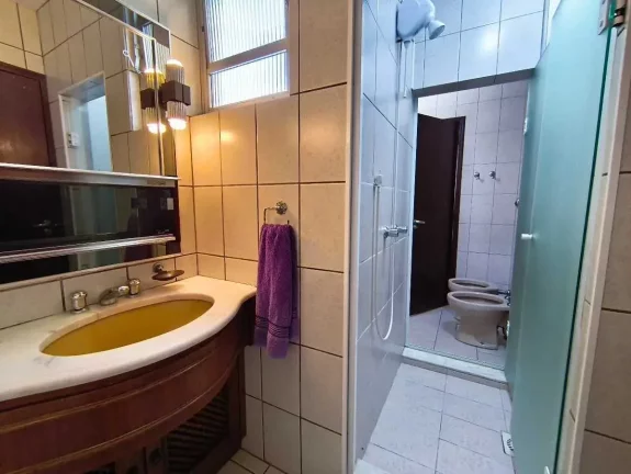 Imagem Apartamento semi mobiliado com 4 dormitórios sendo 1 demi suíte e 1 vaga no Centro de Florianópolis
