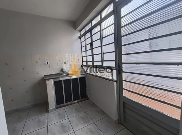 Imagem Descubra o prazer de viver em uma casa que combina elegância, espaço e localização estratégica....