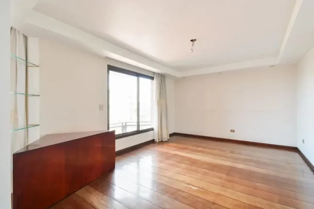 Imagem Apartamento 274M², 4Q, 1 Suíte, 4 Banheiros, 3 Vagas, Varanda, Piscina, Salão de Festas, Playground, Quadra, Hidro, Despensa.