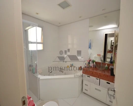Imagem Venha se encantar com este maravilhoso apartamento em andar alto, decorado com muito bom gosto e sof...