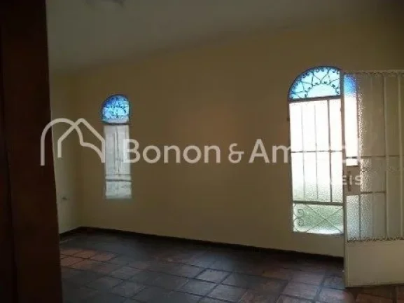 Imagem Casa no Taquaral, localizada a apenas três quadras do Supermercados Dalben, oferecendo praticidade ...