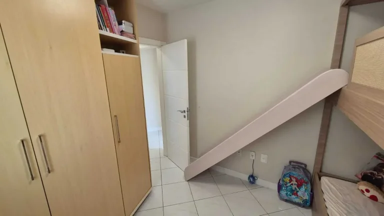 Imagem Apartamento quadra mar com 3 dormitórios sendo 1 suíte e 1 vaga em Meia Praia - Itapema/SC