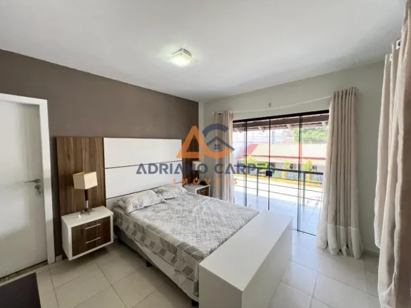 Imagem Aluguel de temporada de casa de praia com 2 dormitórios sendo 1 suíte, sacada com churrasqueira e 2 vagas de garagem, muito bem localizada no bairro Gravatá em Navegantes- SC