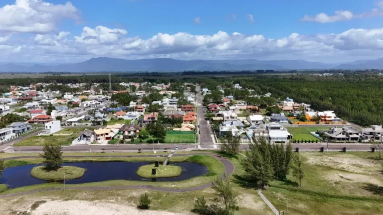 Imagem Sobrado 8 dormitórios - Bairro Capão Novo