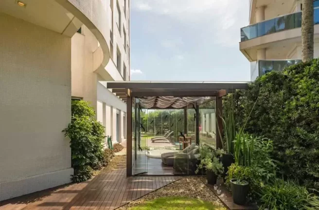 Imagem Apartamento diferenciado com 3 suítes e 3 vagas de garagem na Praia Brava em Itajaí