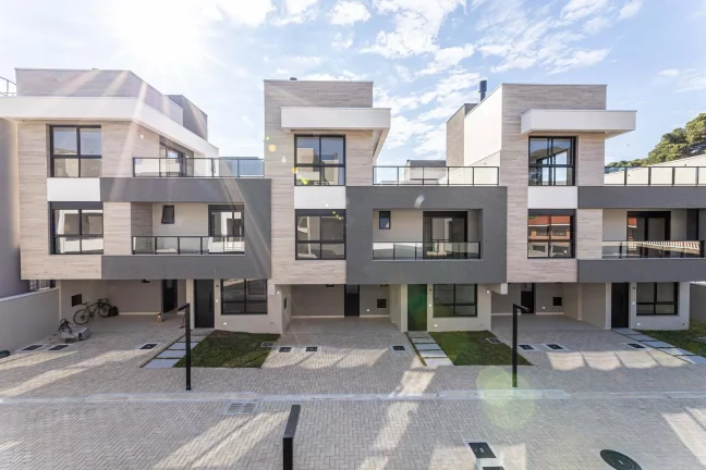 Imagem Sobrados Triplex em Condominio Sta Felicidade
