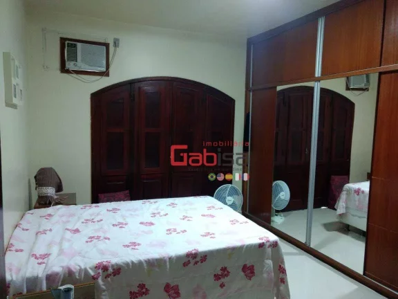 Imagem Casa com 3 dormitórios à venda, 283 m² por R$ 800.000,00 - Centro - São Pedro da Aldeia/RJ