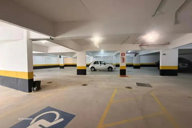 Imagem Este espaçoso apartamento está localizado na vibrante cidade de Belo Horizonte. Com quatro quartos...