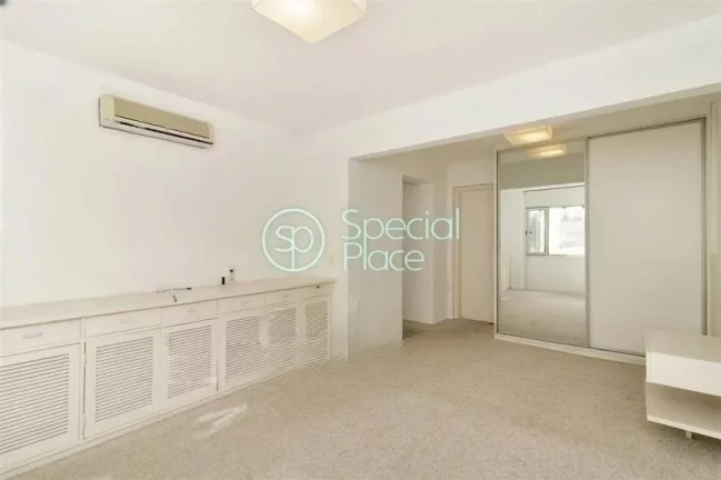 Imagem Cobertura duplex com 192m² localizada em uma rua pequena e tranquila, próxima do Shopping Iguatemi...