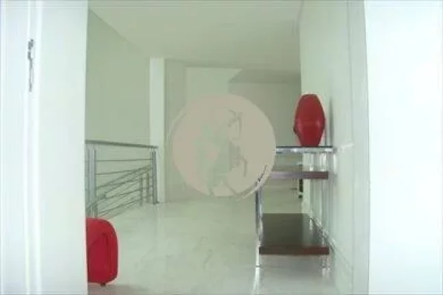 Imagem LINDA CASA EM CONDOMINIO FECHADO EM ALPHAVILLE A VENDA!