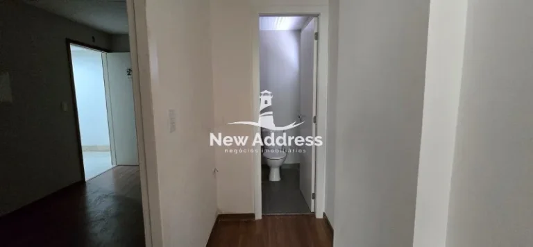 Imagem Sala comercial pronta com piso e banheiro, 34,80m². e vaga de garagem à venda no coração da Praia da Costa - Vila Velha