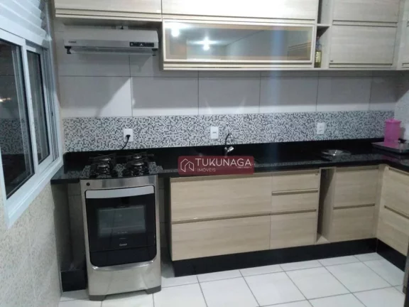 Imagem Linda cobertura em Guarulhos, com 2 dormitórios, sala com sacada, 2 banheiros, cozinha espaçosa com planejado e balcão americano de granito e uma área
