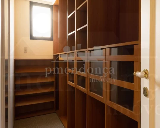 Imagem Apartamento com living para 03 ambientes, piso laminado, terraço, lavabo, escritório, 04 suítes, ...