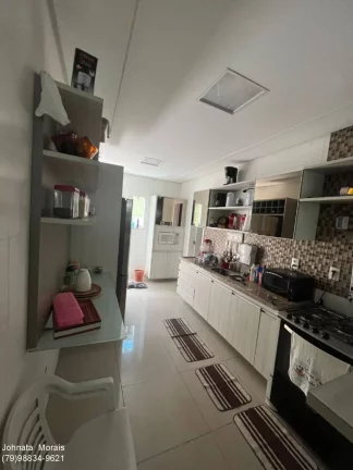 Imagem Casa à Venda em Rua Pública no Bairro 18 do Forte - Confira os Detalhes!