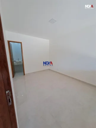 Imagem Localizada em um dos bairros mais tranquilos da cidade, esta charmosa casa geminada está pronta par...