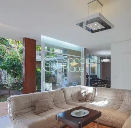 Imagem Uma lindíssima e confortável casa de condomínio que lhe oferece, segurança, privacidade, lazer, ...