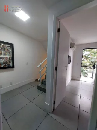 Imagem Casa Tríplex com 3 dormitórios à venda, 101 m² por R$ 450.000 - Jardim Vinte e Cinco de Agosto - Duque de Caxias/RJ
