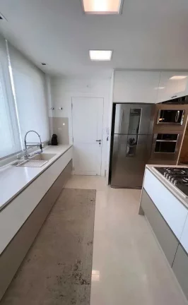 Imagem Apartamento mobiliado com 3 suítes e 3 vagas de garagem na Avenida Atlântica em Balneário Camboriú