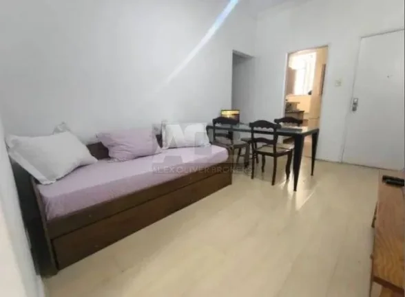 Imagem Apartamento à venda em Copacabana, com 85m2, 2 quartos + Dependências.