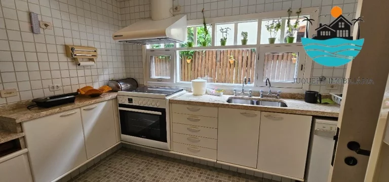 Imagem Casa a Vendas - Condomínio 4 suítes, 3 vagas, serviço de praia, piscina coletiva, sauna, jogos - 240m² de área construída | Juquehy Imobiliária.