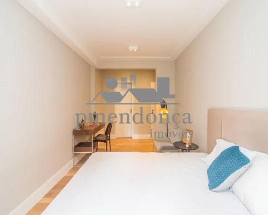 Imagem Apartamento reformado com 153m², 2 quartos sendo 1 suíte e 2 vagas.