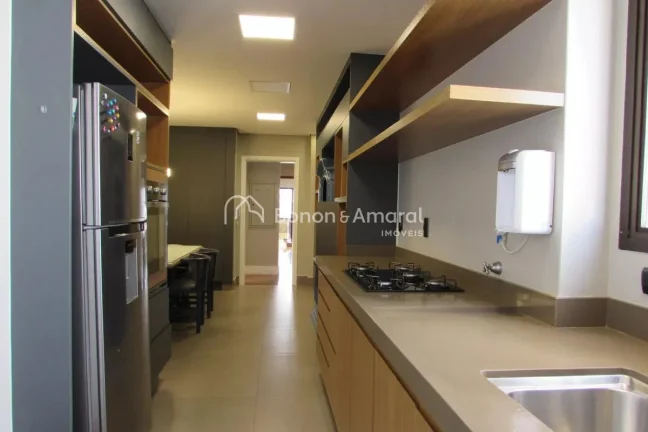 Imagem Imóvel espaçoso com 3 dormitórios, sendo 2 suítes, além de 3 banheiros no total. Bem equipado, ...