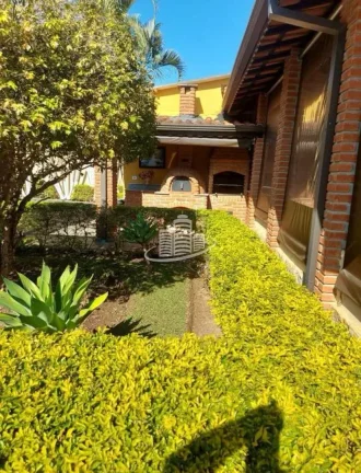 Imagem Linda casa de campo ,condomínio fechado de alto padrão ,portaria com reconhecimento fácil ,segura...