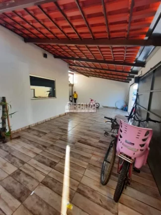 Imagem Casa de 3 quartos com suíte e móveis planejados nos banheiros e cozinha o Jardim Espanha