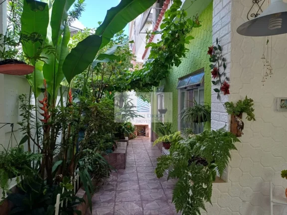 Imagem Imperdível oportunidade! Casa em condomínio à venda no Rio de Janeiro-RJ, 4 quartos, 2 suítes, 2 salas, 3 banheiros, 4 vagas, 230m².